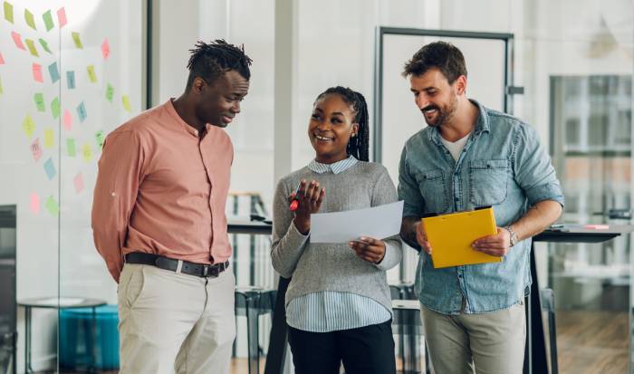 Acompanhar a oferta do curso até a sua conclusão apoiando a coordenação de curso, corpo docente, tutoria e corpo discente